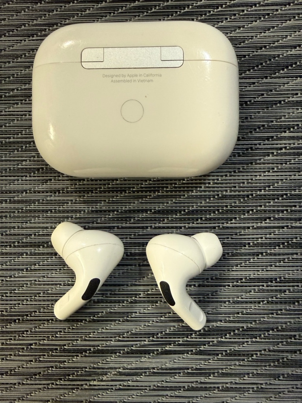 Apple AirPods Pro /MagSafe Case - White great condition new silicone ear pieces - Picture 5 of 7